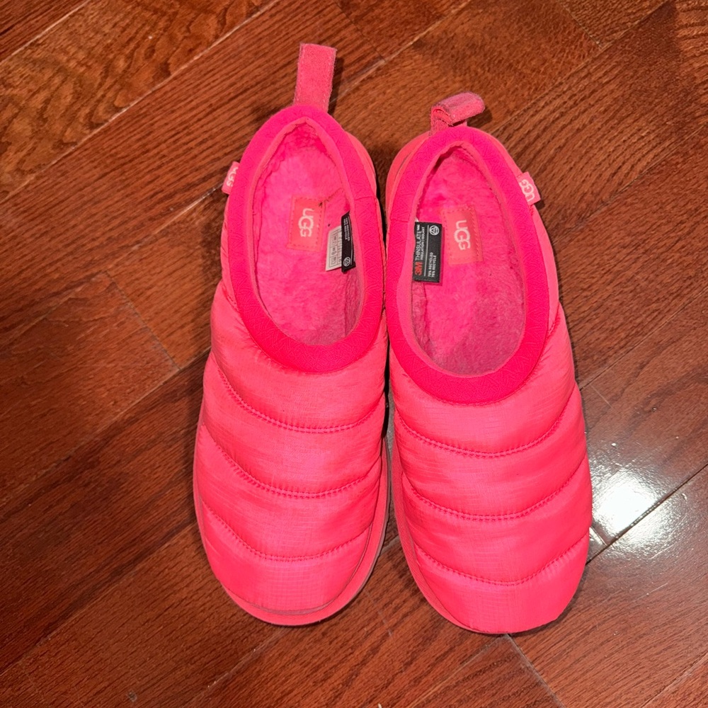Uggs pink slippers